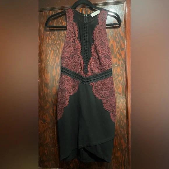 Astr The Label Maroon & Black Lace Bodycon Dress